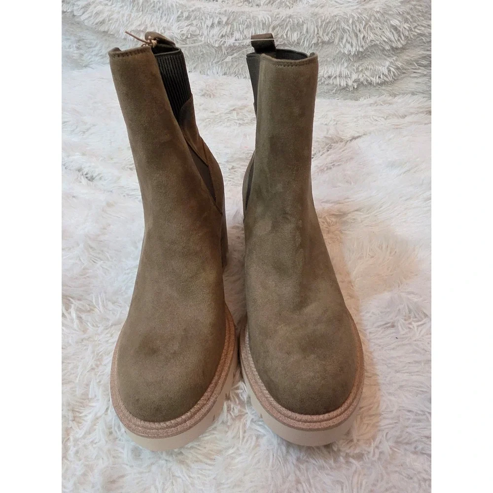 NWT MIA Novie Platform Chelsea Boots - Olive Taupe Suede - Women's Size 8